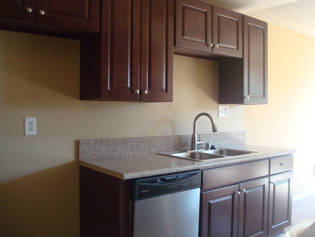 Building Photo - 5950 Canterbury Dr