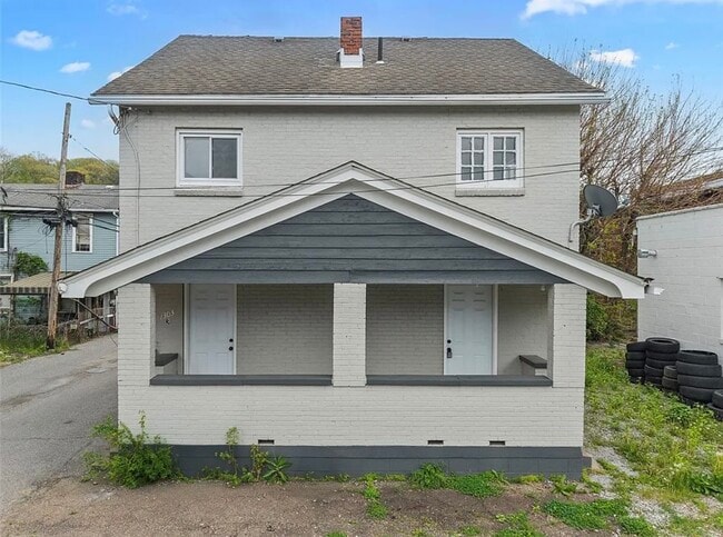 Building Photo - 1305 Airbrake Ave