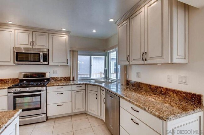 Foto del edificio - **** INCREDIBLE VIEWS 3 BED 2 BATH HOME! B...