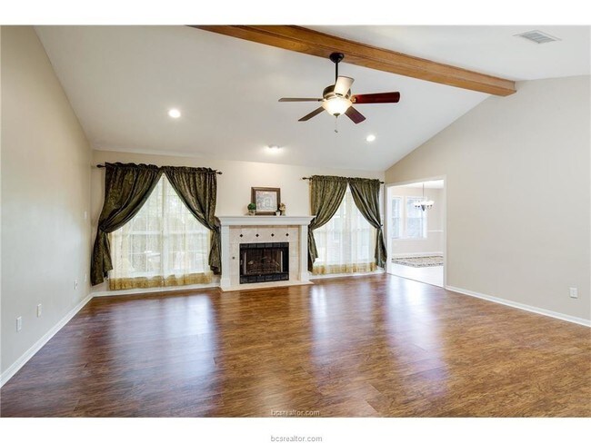 Building Photo - 606 Castlebrook Dr
