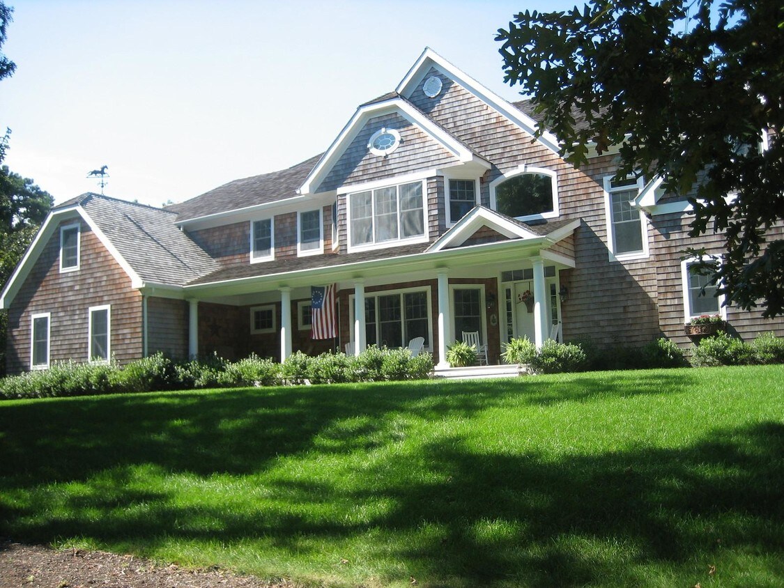 Primary Photo - 10 Dering Ln