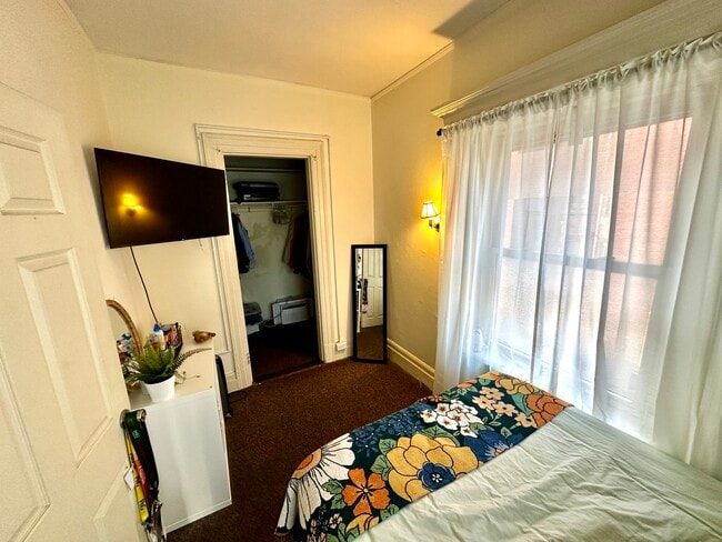 Building Photo - 7 Miner St