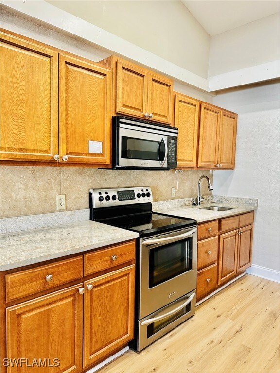 Foto del edificio - 826 Wiggins Pass Rd