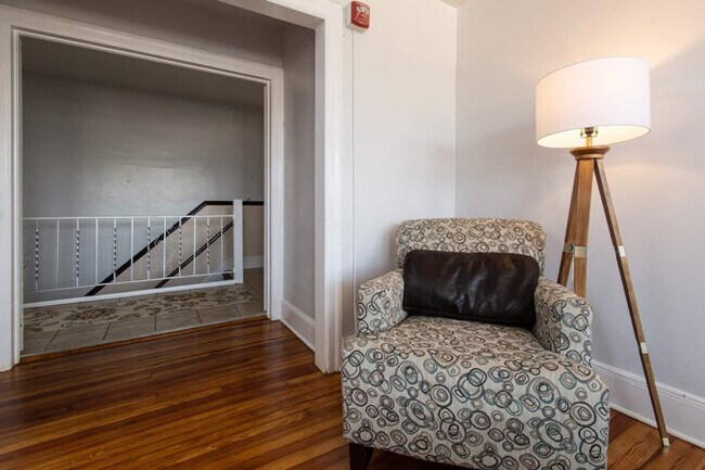 Foto del edificio - 658 Lancaster Ave