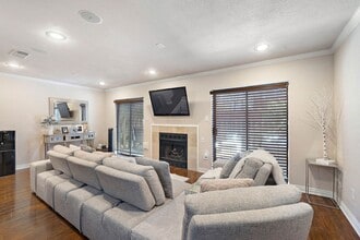 Building Photo - 22 E Willowood Ct