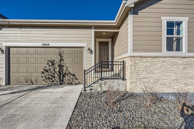 Building Photo - Modern Comfort in Castle Rock: 2-Bed, 2-Bath Home!!