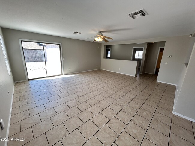 Building Photo - 11613 W Bloomfield Rd
