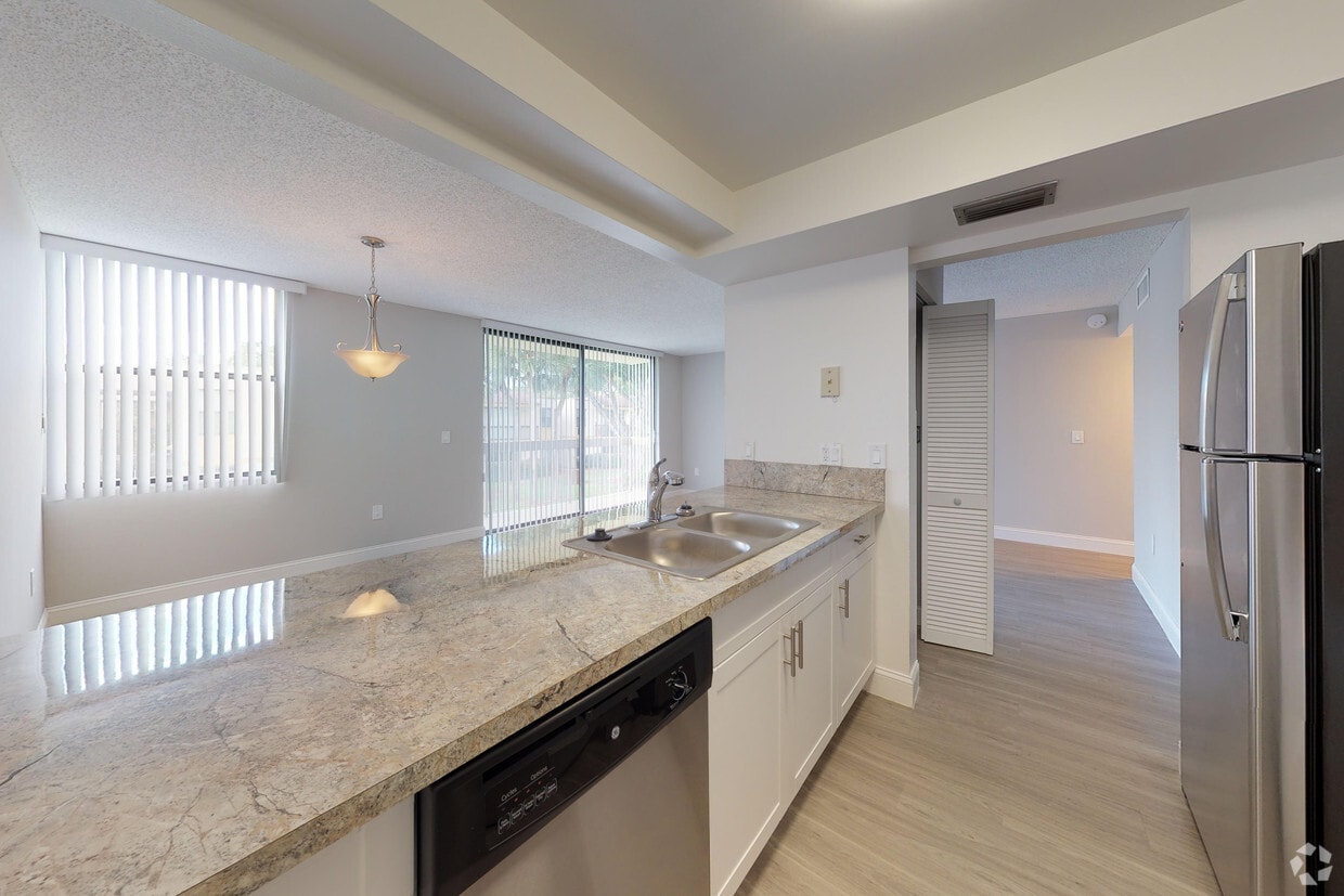 Jacaranda Club Apartments in Plantation, FL