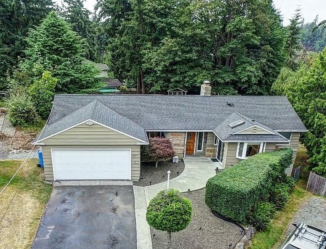 Foto principal - 20323 Burke Ave N