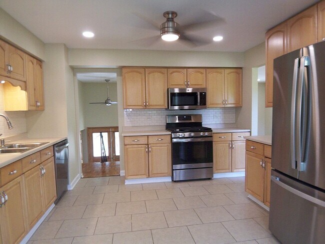 Building Photo - 3835 Winston Dr