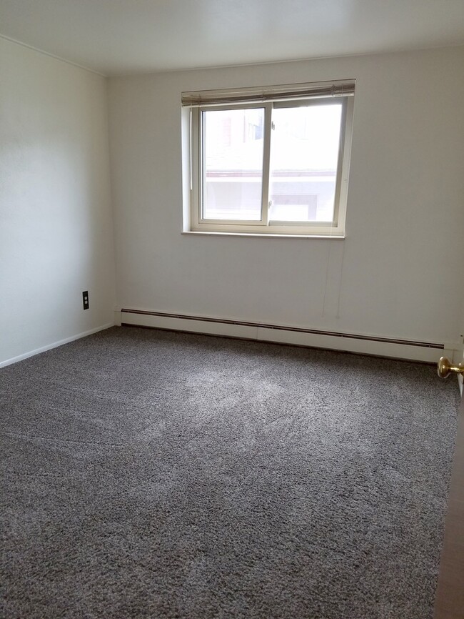 Foto del edificio - 306 E 18th St