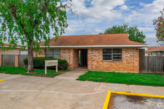 Building Photo - Crest View Apartments