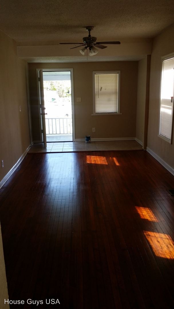 Foto del edificio - 3227 E 27th St