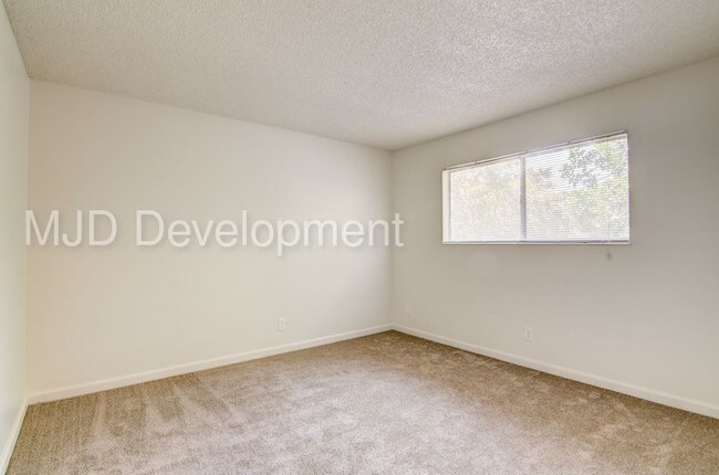Foto del edificio - One Bedroom, One Bath Apartment