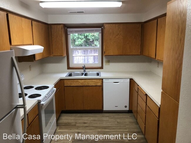 Building Photo - 3 br, 2 bath House - 920 SE Zee Court
