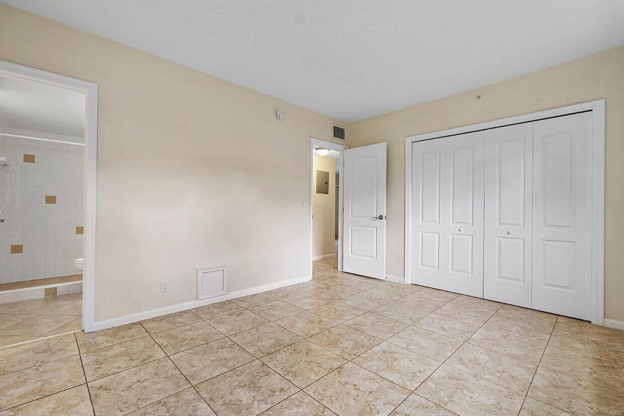 Primary Photo - 701 NE 7th Ave