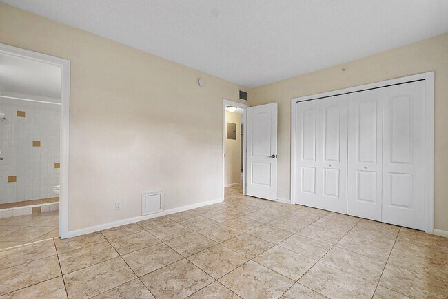 Foto del edificio - 701 NE 7th Ave