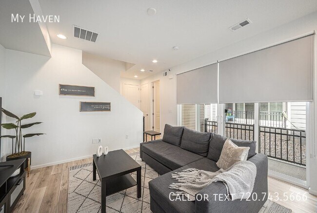 Building Photo - New townhome in fantastic location!
