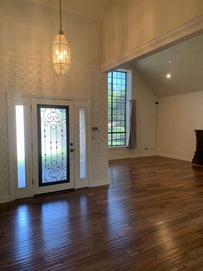 Building Photo - BEAUTIFUL LUXURY HOME WITH POOL IN ROSEVILLE