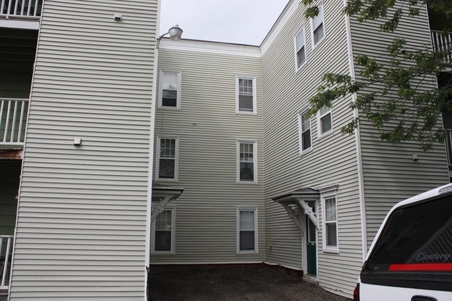  - 40 Bartlett St