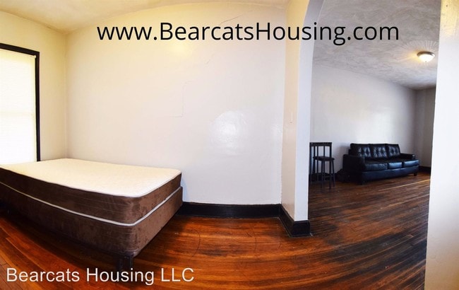 Building Photo - 32 Edwards St