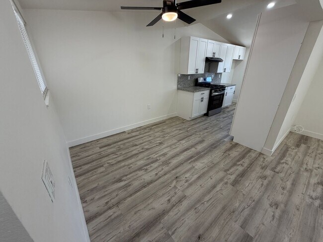 Foto del edificio - 9036 Haskell St