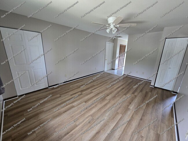 Foto del edificio - Clean 2 Bedroom 2nd Floor Apartment