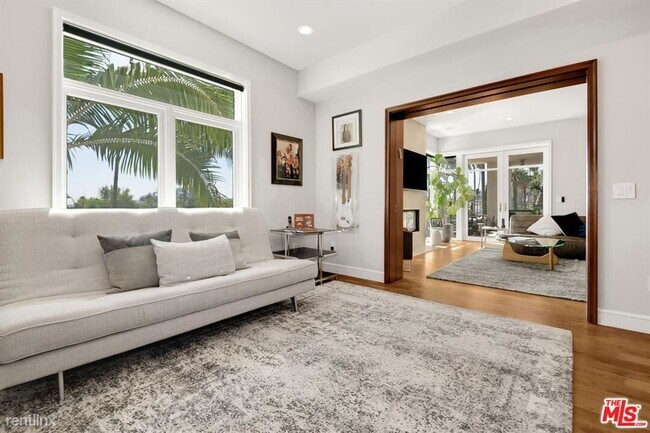 Foto del edificio - 2 br, 3 bath Condo - 447 N Doheny Dr Apt 301