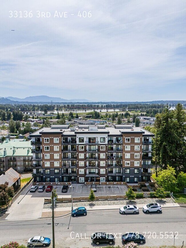 Building Photo - 33136 3 Ave