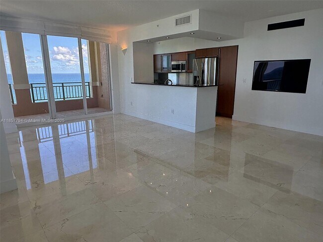 Foto del edificio - 2080 S Ocean Dr
