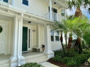Building Photo - 1422 S Jeaga Dr