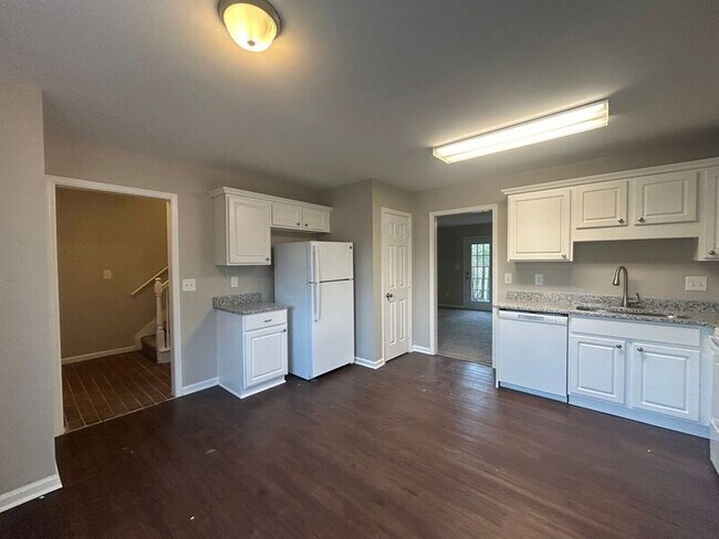 Foto del edificio - 128 Rocky Ridge Dr