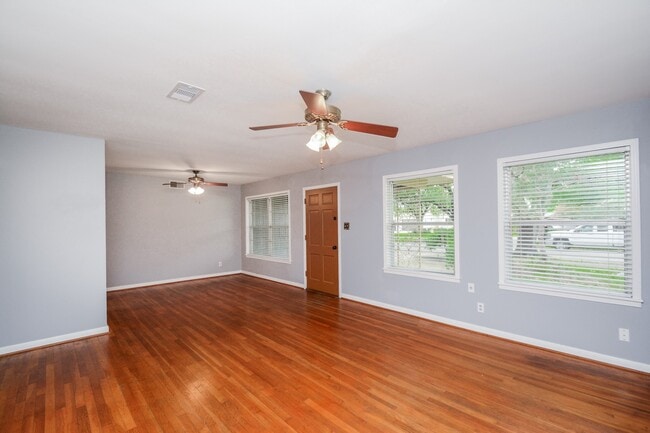 Building Photo - 5227 Maple St
