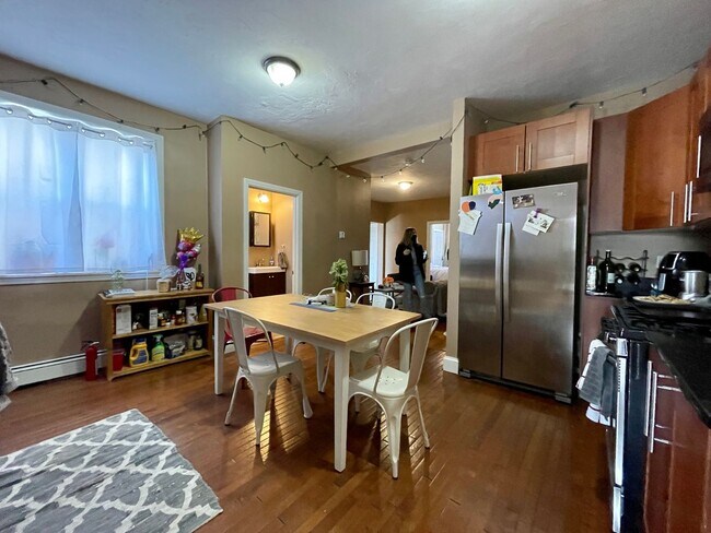 Building Photo - Prime Location in Allston - 5bed / 2bath available 9/1