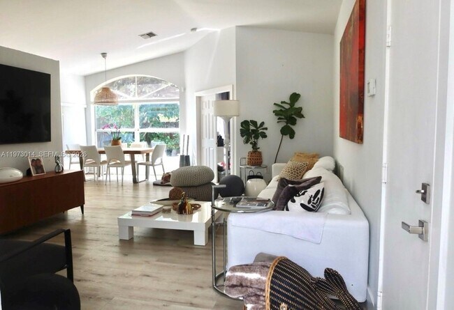 Foto del edificio - 5862 NW 113th Pl