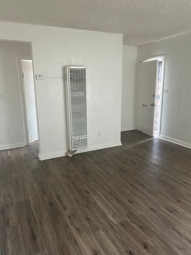 Foto del edificio - 736 W Century Blvd