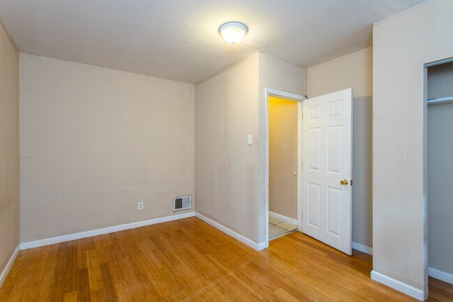 Building Photo - 1604 N Bouvier St