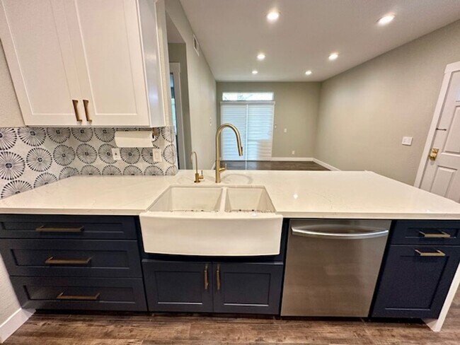 Foto del edificio - Stunning One Bedroom with Designer Finishe...
