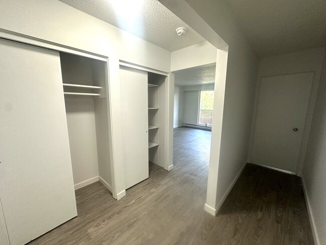 Building Photo - 776 Vaughan St