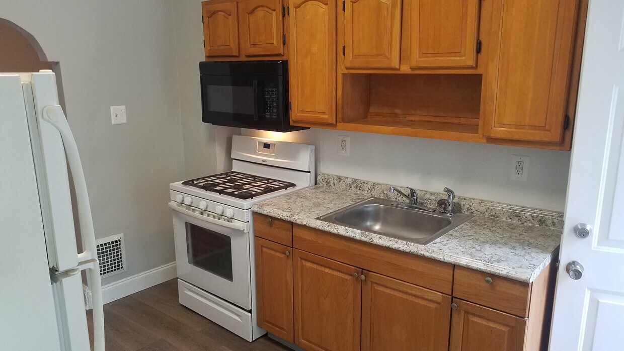 Kitchen - 1016 Princess Ave