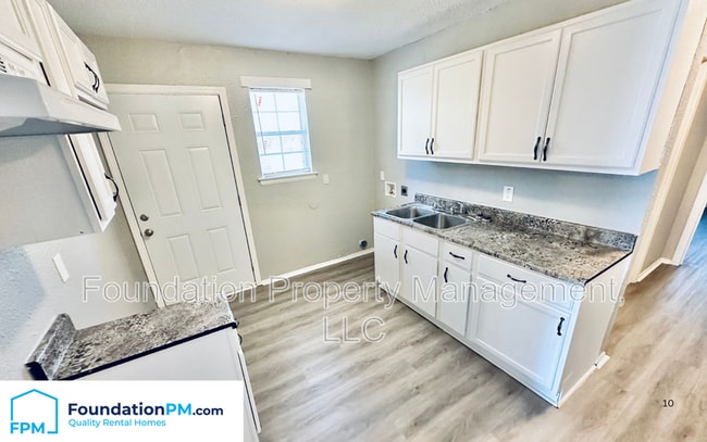 Building Photo - 276 W Davant Ave