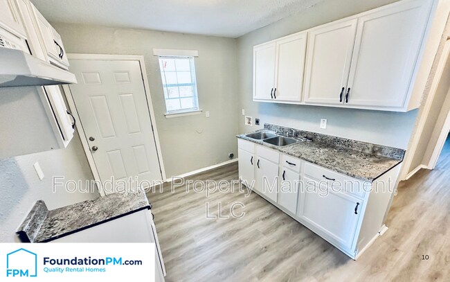 Foto del edificio - 276 W Davant Ave