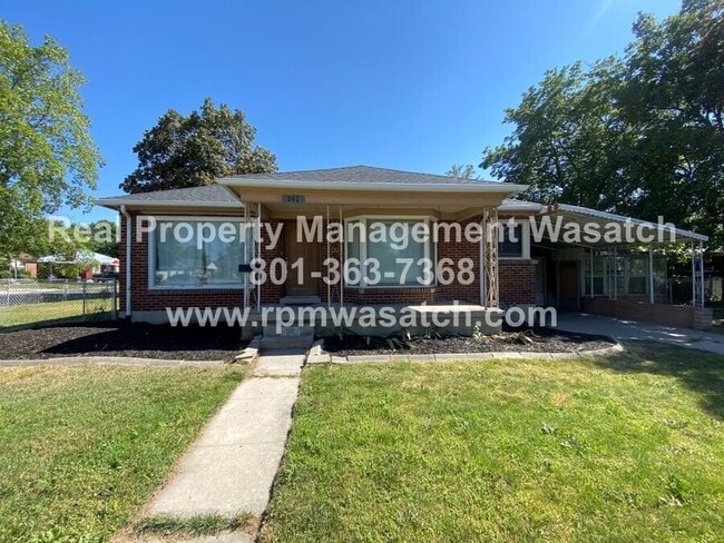 Building Photo - 141 Garden View Dr