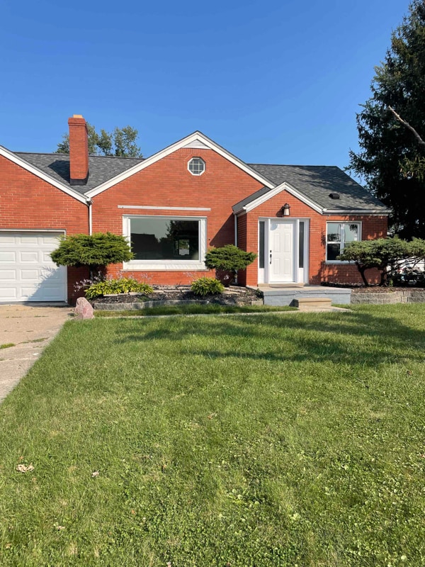 Foto principal - 28024 Little Mack Ave
