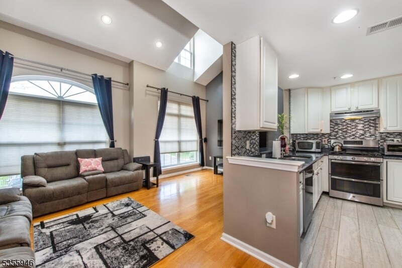 Foto principal - 129 Rock Creek Dr