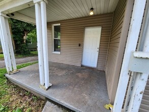 Building Photo - 1036 W Monroe Terrace