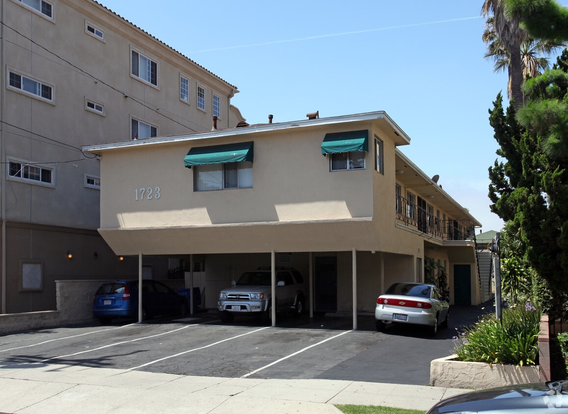 Front View - Lido Apartments - 1723 Corinth