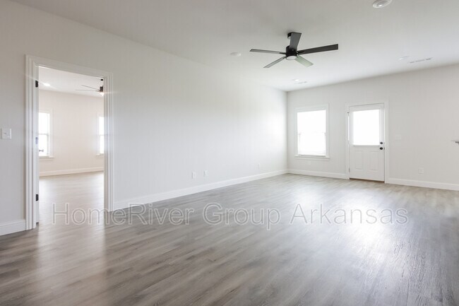 Building Photo - 1210 Mount Hood Rd