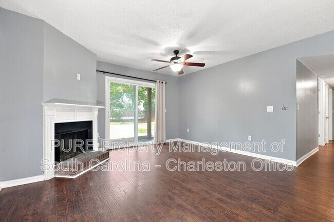 Foto del edificio - 1402 Camp Rd
