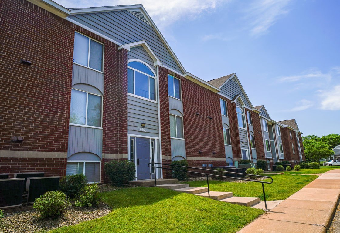 Foxwood and The Hermitage Apartments in Portage, MI